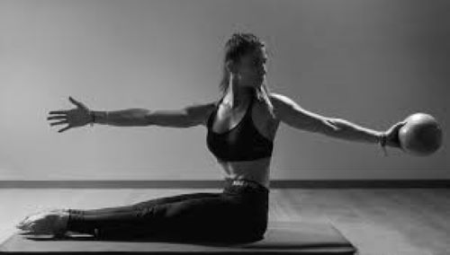 Στο Pilates η αναπνοή, η ισορροπία, η ευλιγισία, ο πόνος και ο συντονισμός είναι τα άμεσα οφέλη της άσκησης, ενώ βελτιώνει τον ύπνο & το άγχος.